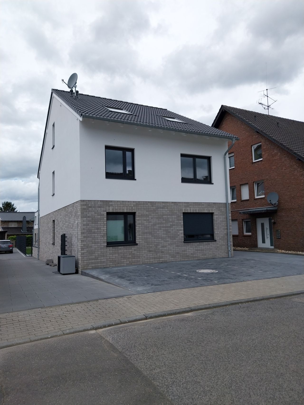 Multi-Family Building with 4 Apartments, Cologne-Rondorf